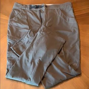 Mountain Hardware men’s outdoor pants, L
